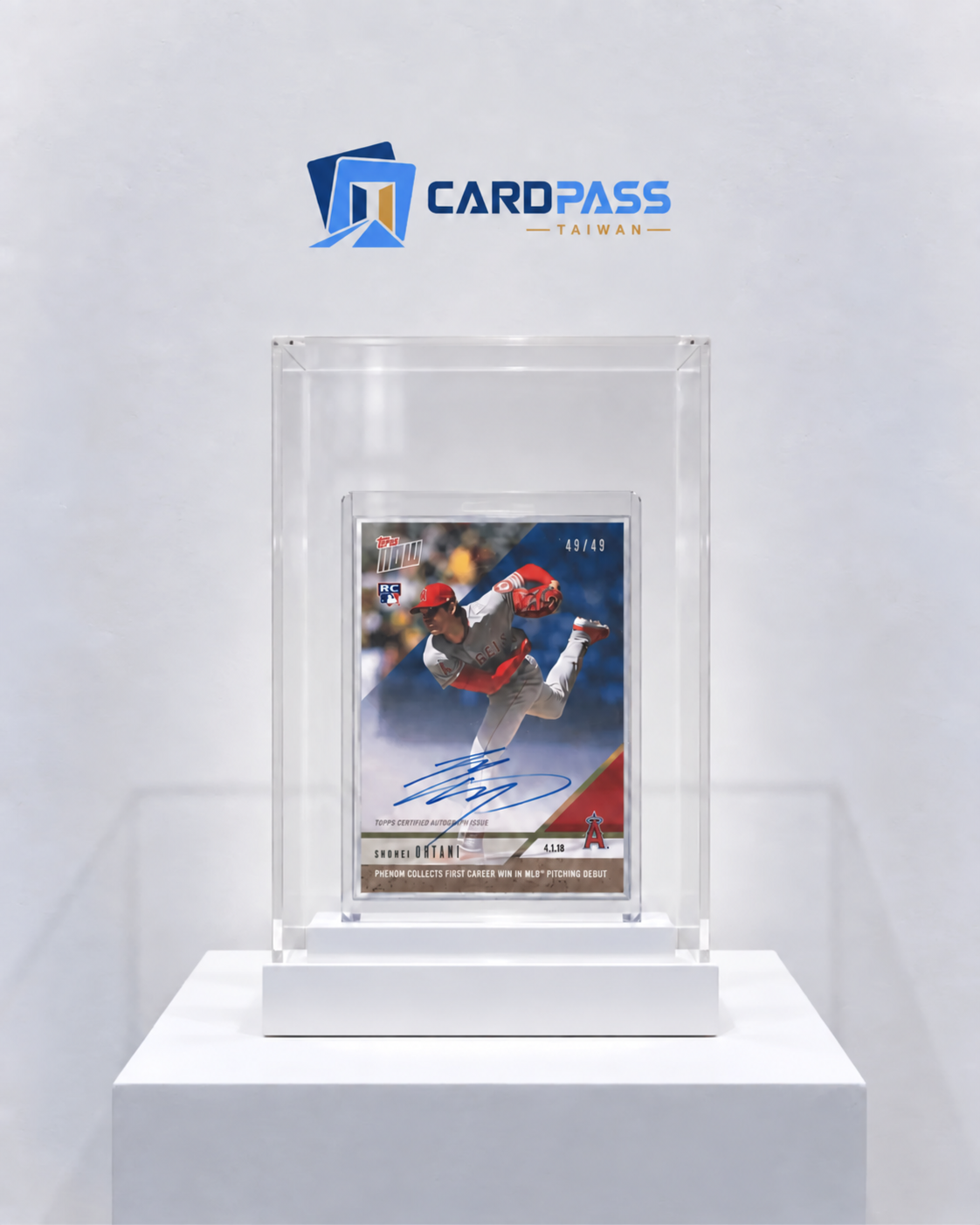 主辦提供的大谷翔平 Topps NOW 49/49 親簽卡白色展示座視覺